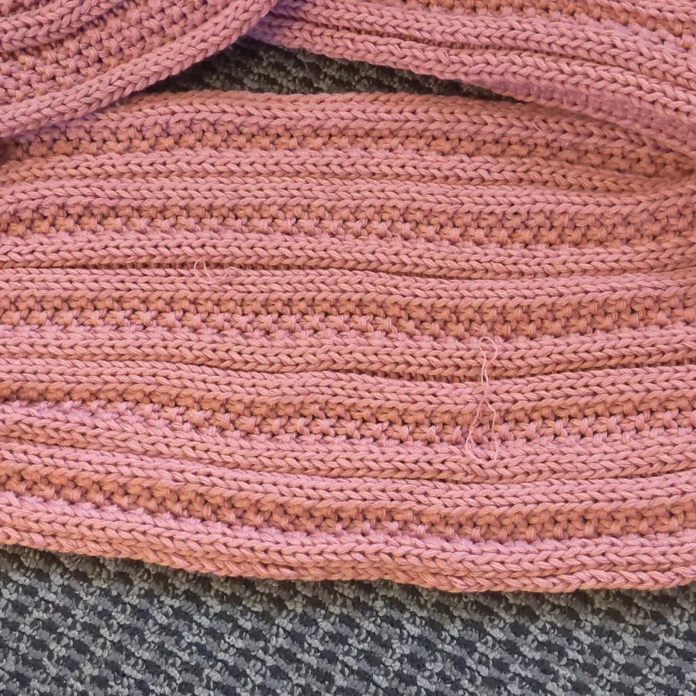 Mauve Ribbed Infinity scarf - Picture 2 of 3